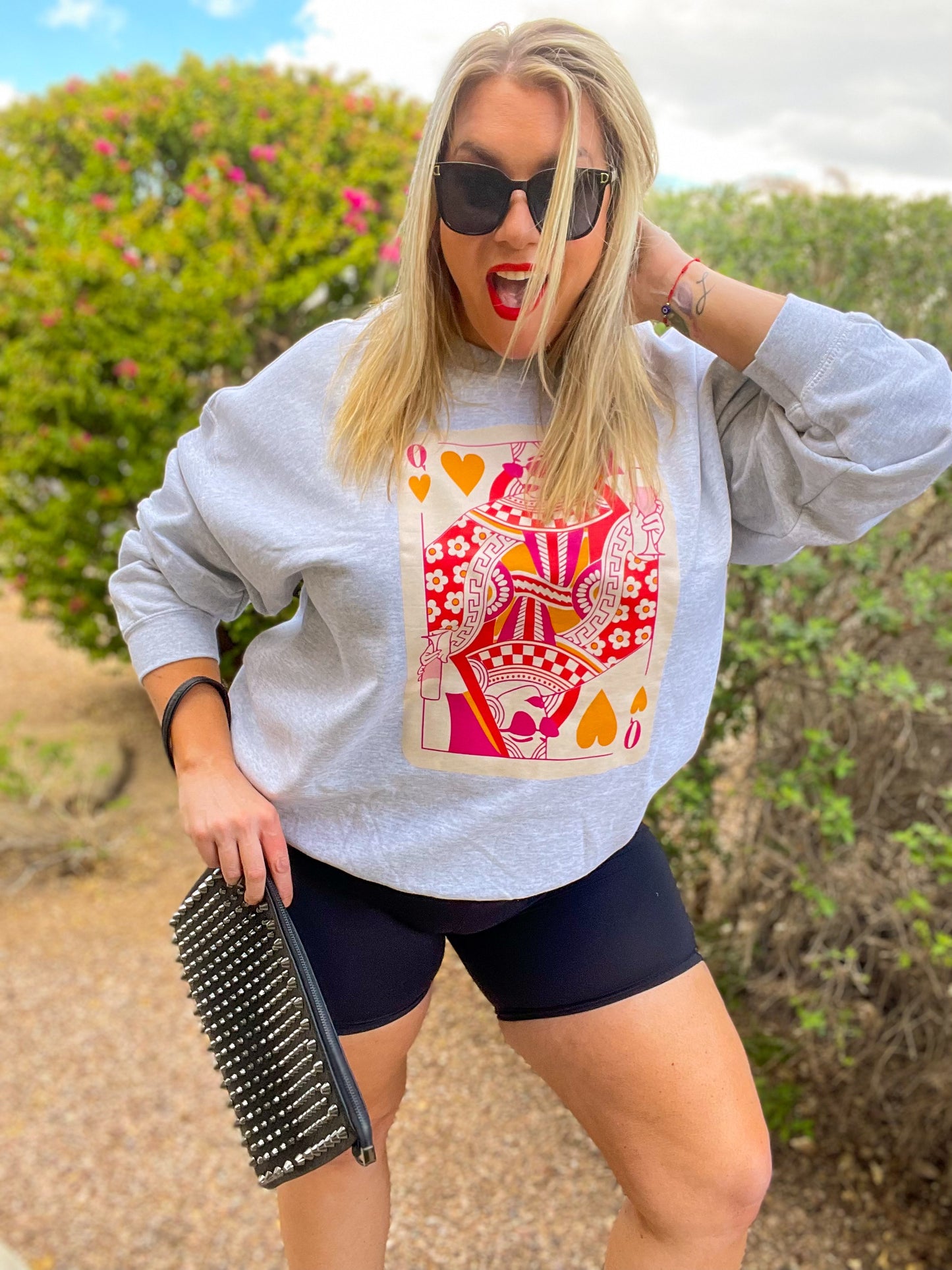 Queen Of Hearts - Champagne Vibes - INCLUSIVE - Graphic Sweatshirt